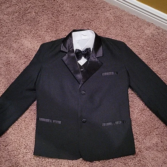 Boys Tuxedo - Picture 2 of 9